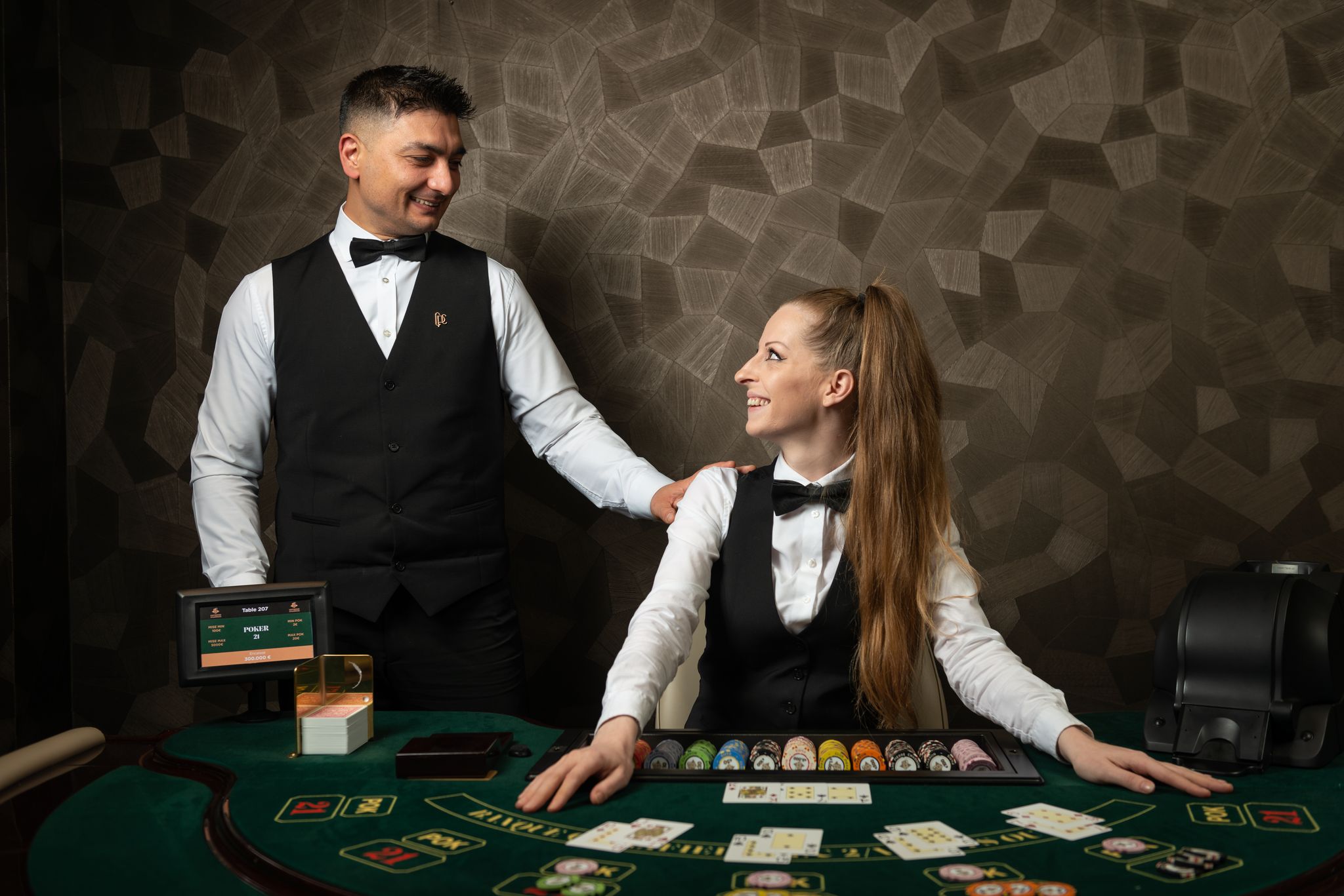 dealer at Club Pierre Charron smiling at each other 